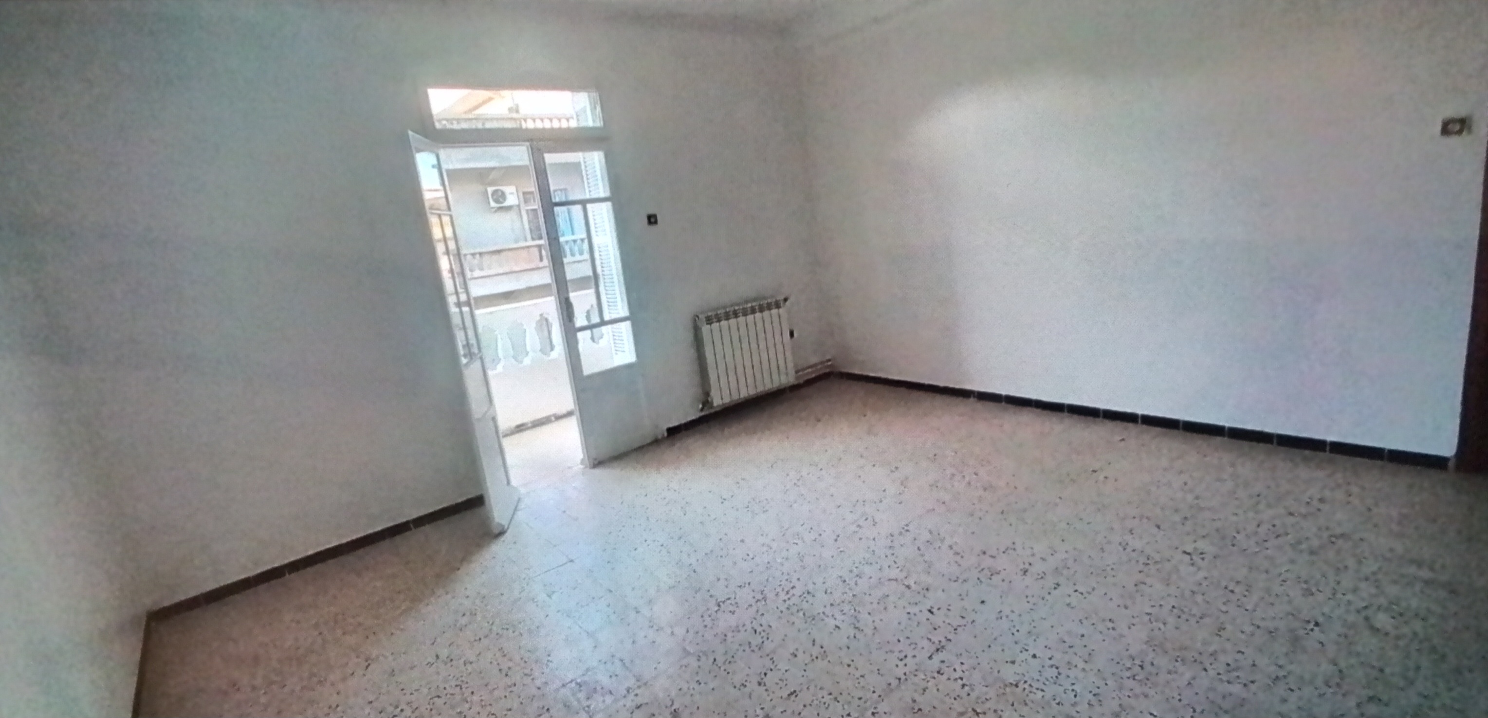 Constantine Constantine Location Appart. 4 pices F4  tage  villa